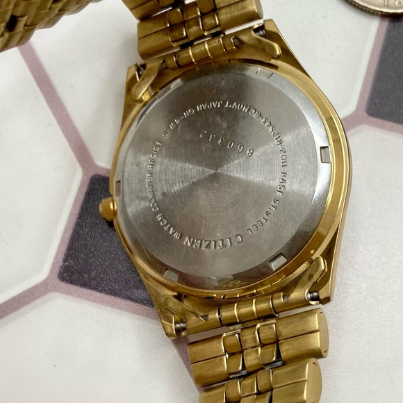 Vintage Citizen Gold-tone Stainless Steel QQ Watch With Day / Date - Picture 11 of 13